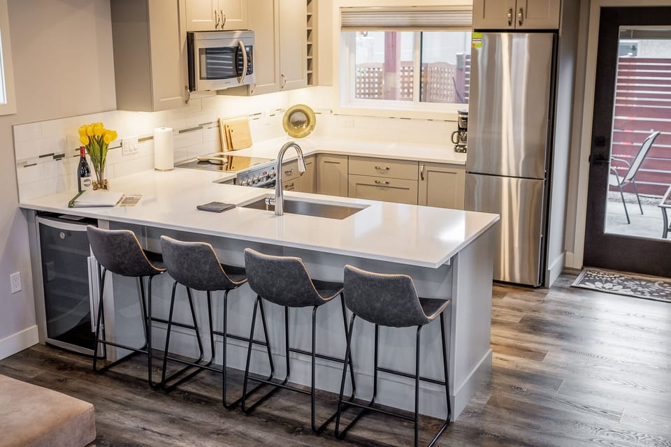 Counter seating for 4 with beverage fridge