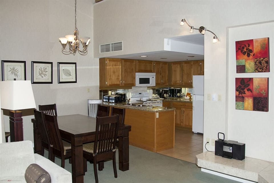 dining/kitchen