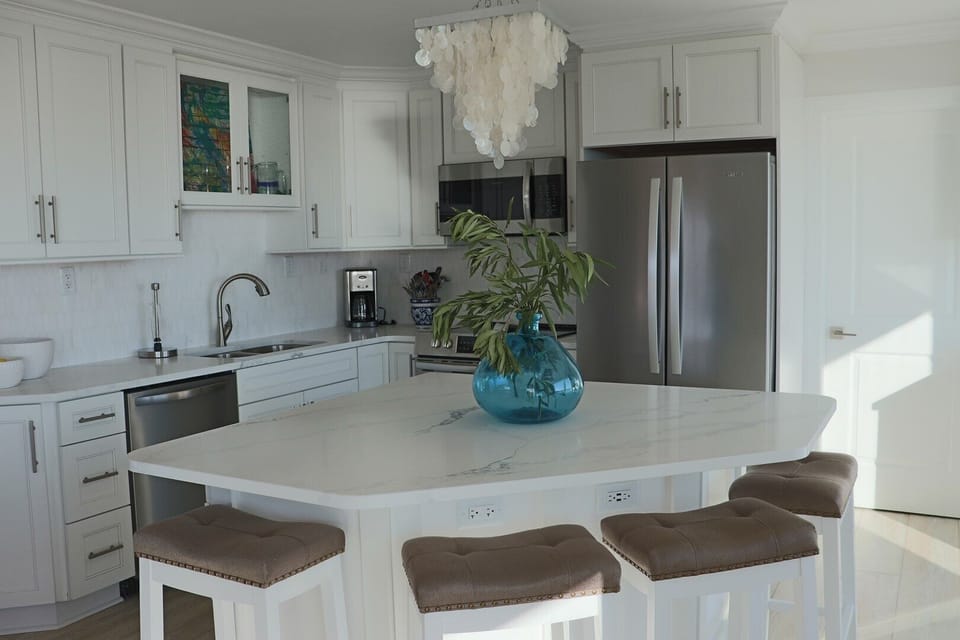 Kitchen (main level)