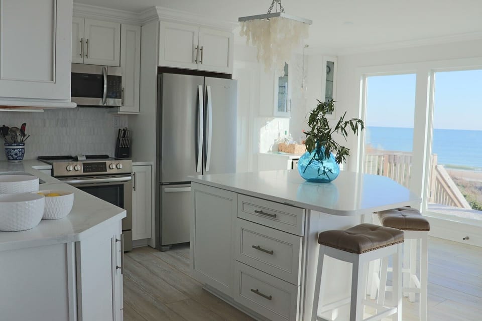 Kitchen (main level)
