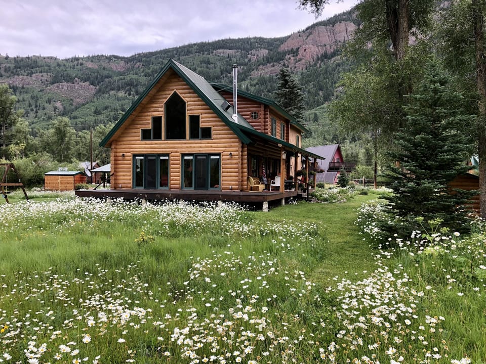Main cabin w large windows