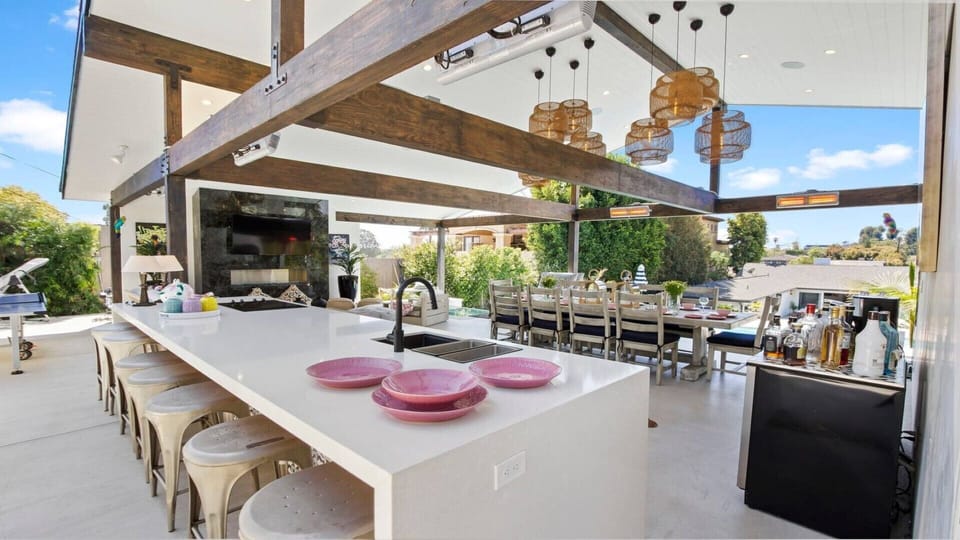upstairs casita, cesar stone full open kitchen and bar, al fresco 12 person dini