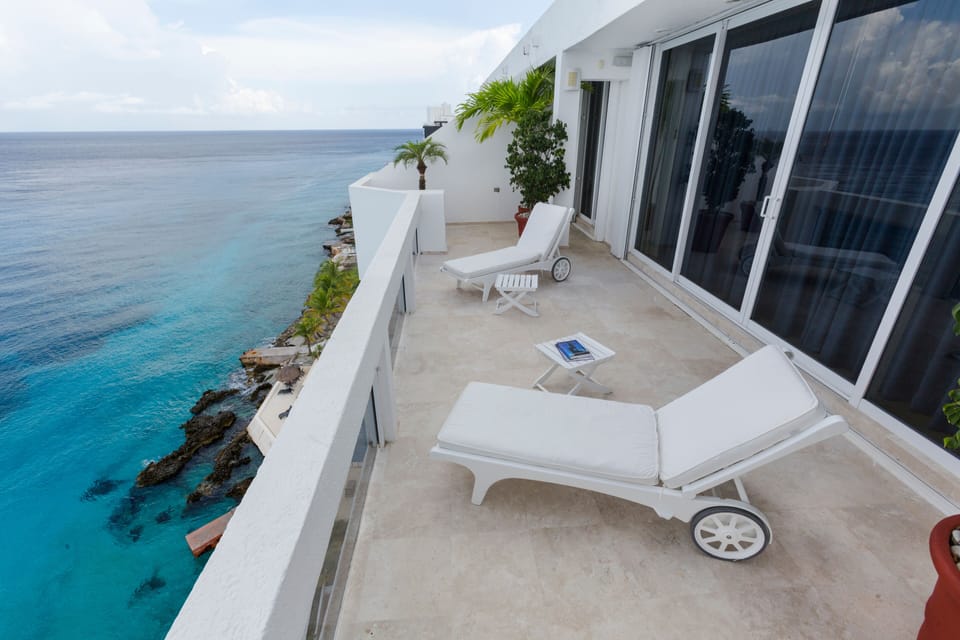 Third floor terrace lounging area