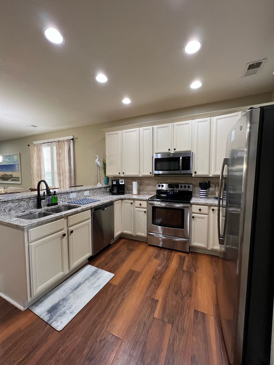 Drip & Keurig coffee maker 