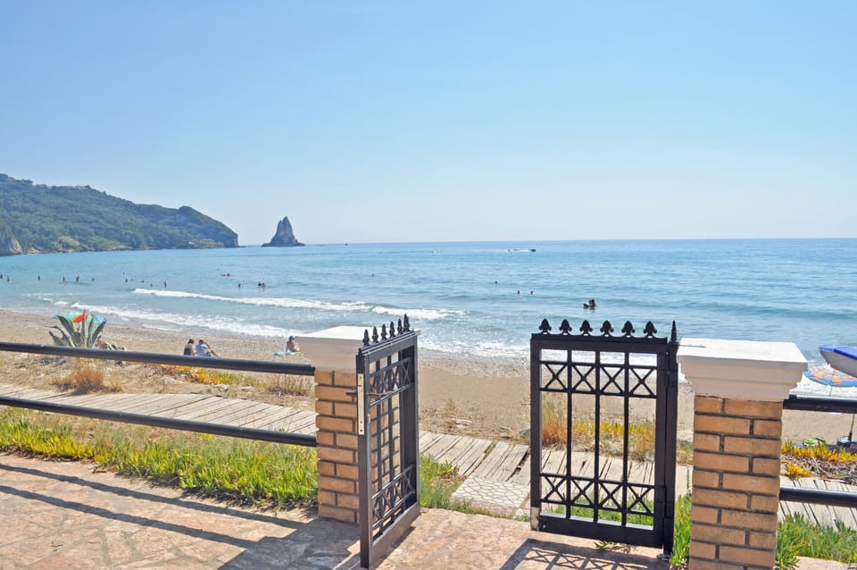 Yannis beach houses at Agios Gordios