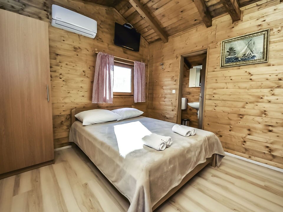 Sky, Cloud, Food, Plant, Tableware, Table, Window, Mountain, Fruit, Wood