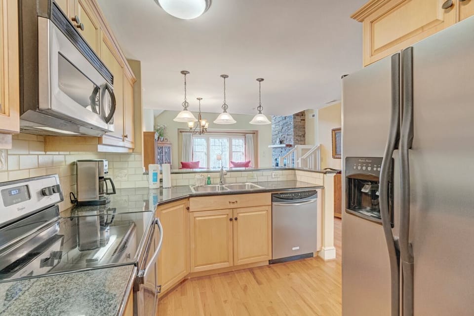 Kitchen--- Granite Counter-tops, Stainless Steel