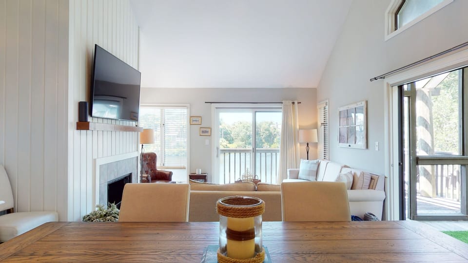 Living Room/Dining Table