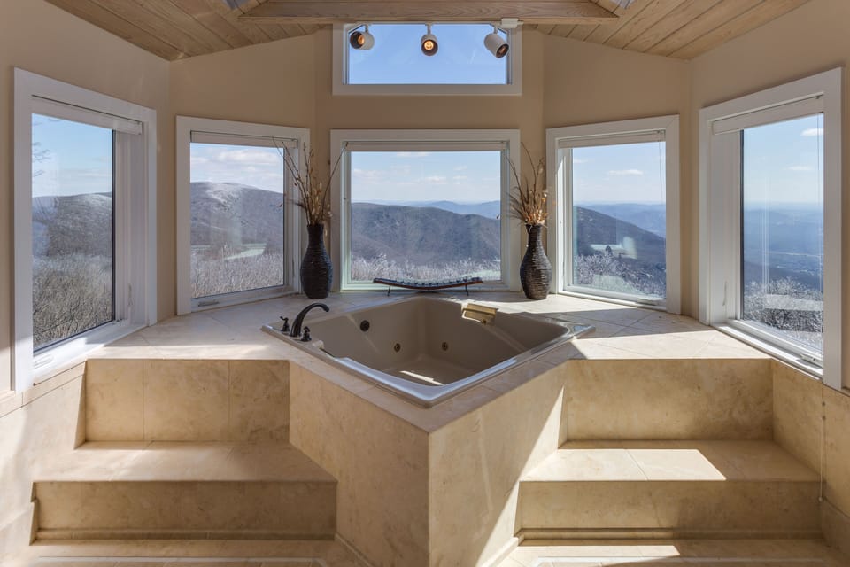 3rd Floor King Suite Jet Tub 