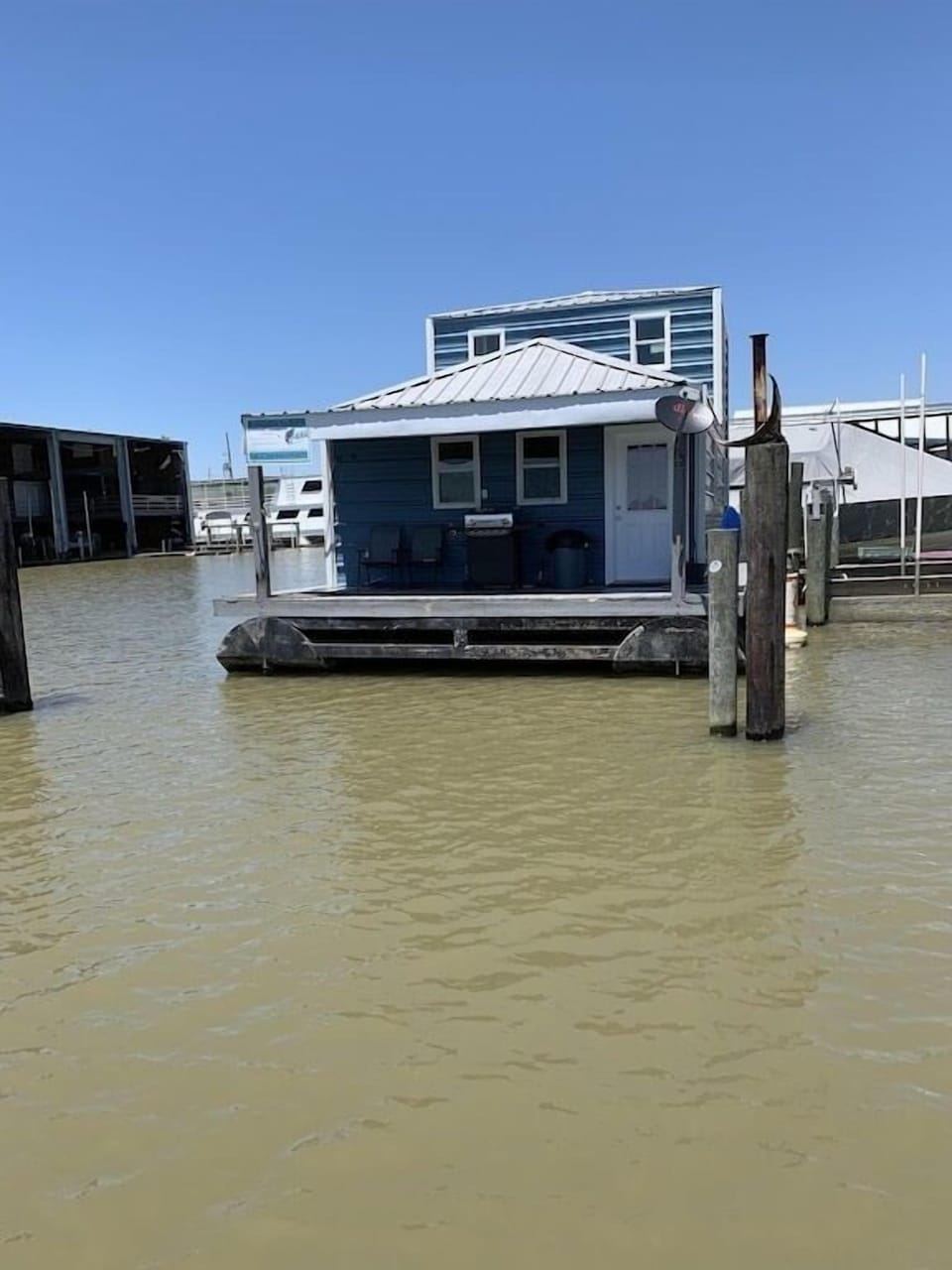 Front view of Houseboat