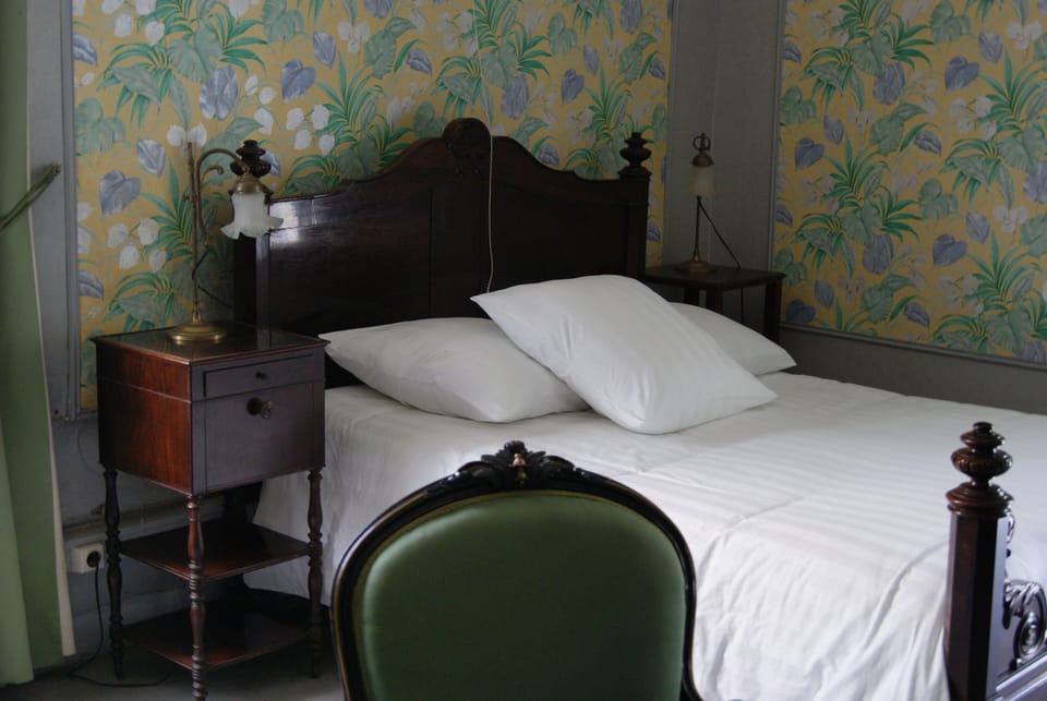 Des Arums room