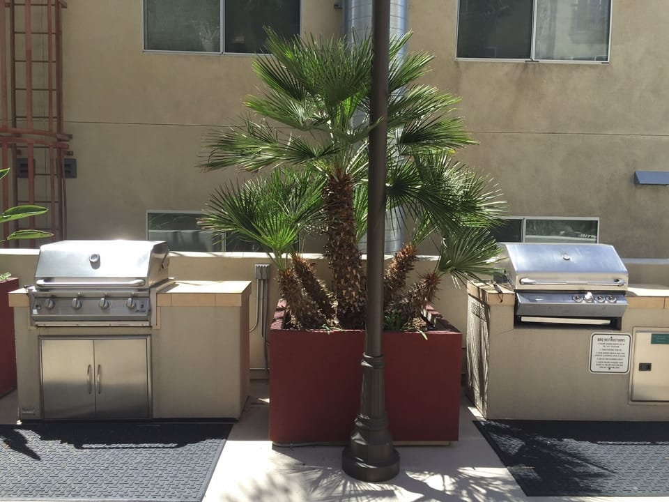 2 BBQ Grills in common area