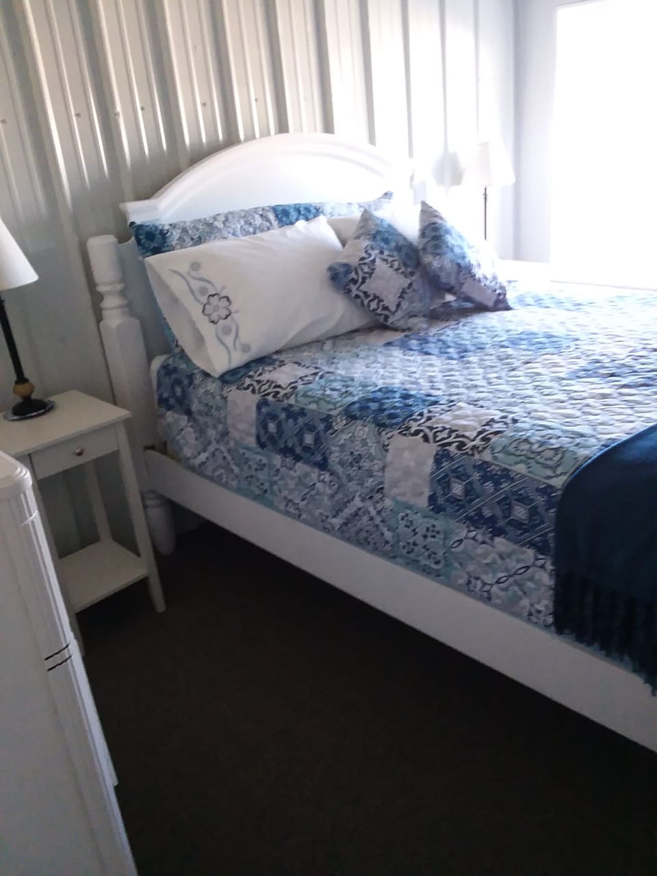 Queen bed.