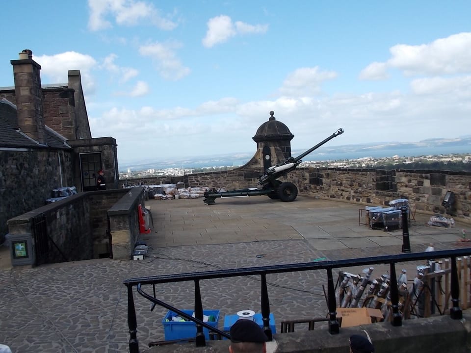 The One O'Clock gun.