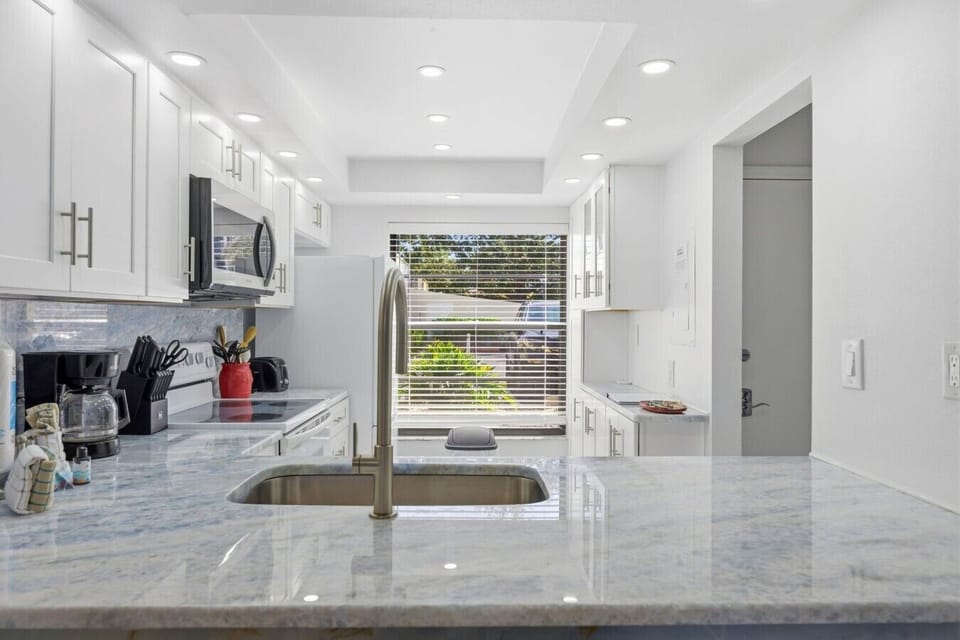 15-web-or-mls-6177 Sun Blvd #103-34