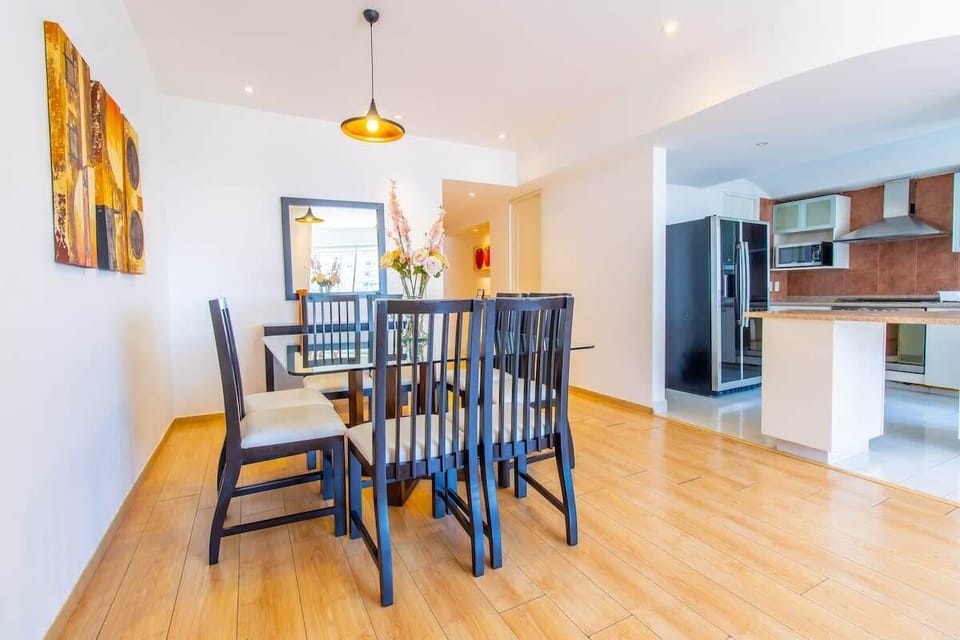 Pleasant and spacious dining room