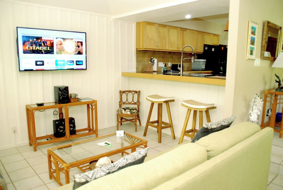 LIVING ROOM & KITCHEN OPEN AREA