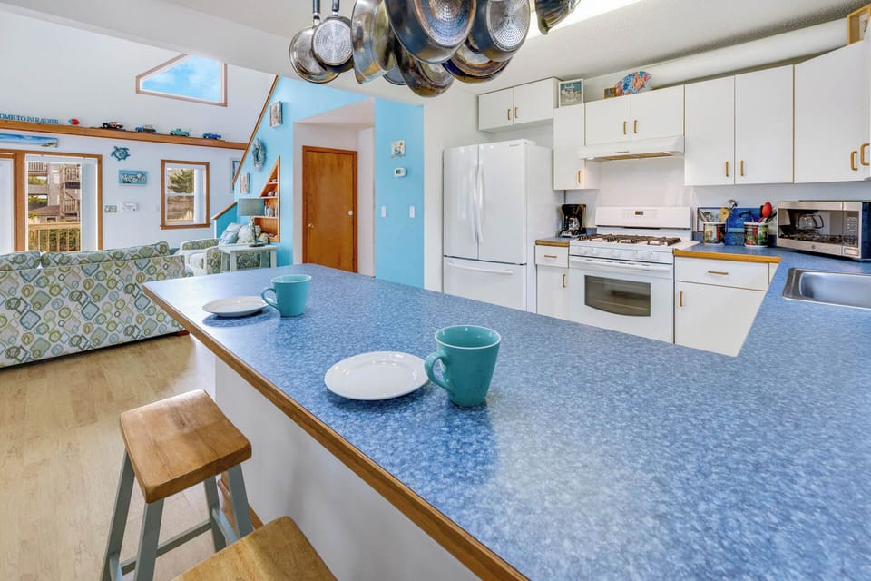 Surf or Sound Realty - 880 - Island Girl - Dining Area -3