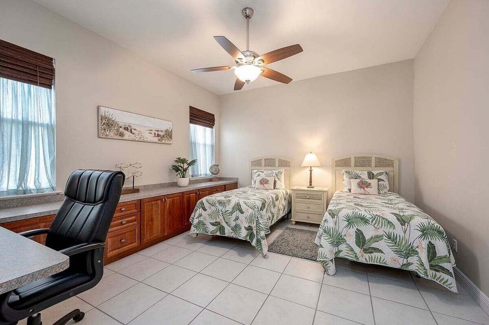 Twin Bedroom with Garden View