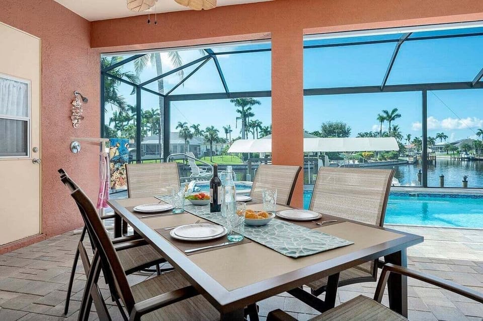 Al Fresco Dining under the Covered Lanai