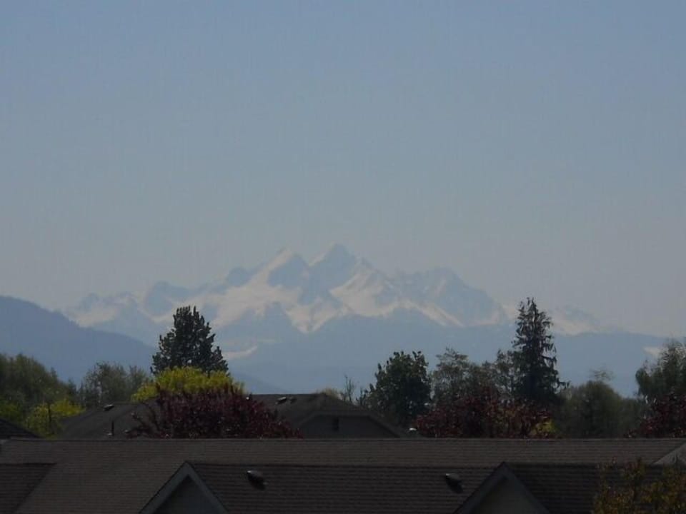 Cascade Mountain Range from entrance side of condos