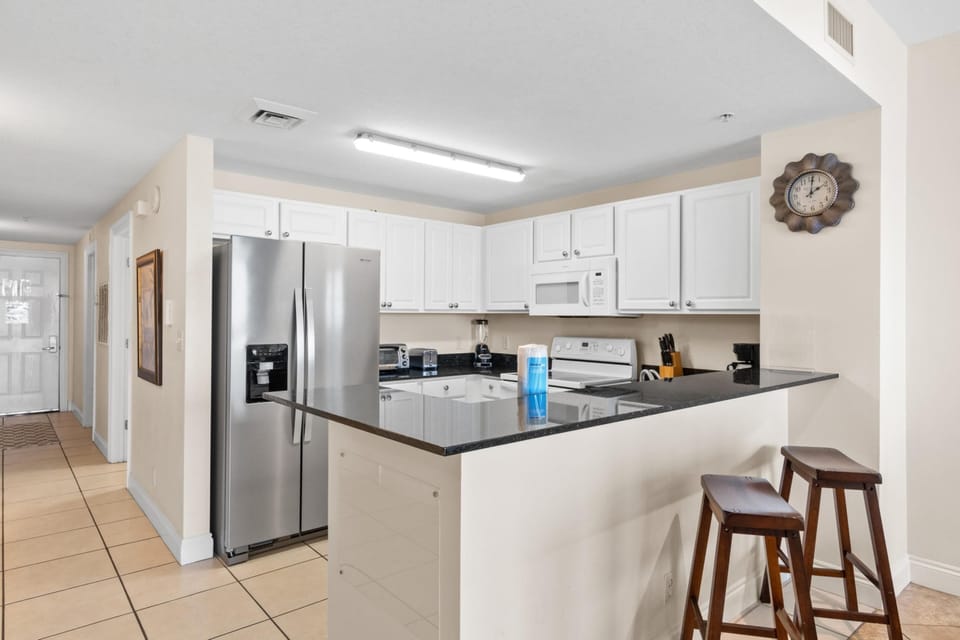 Kitchen with Breakfast Bar
