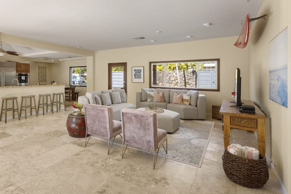 Relaxing living room with ample seating for everyone!