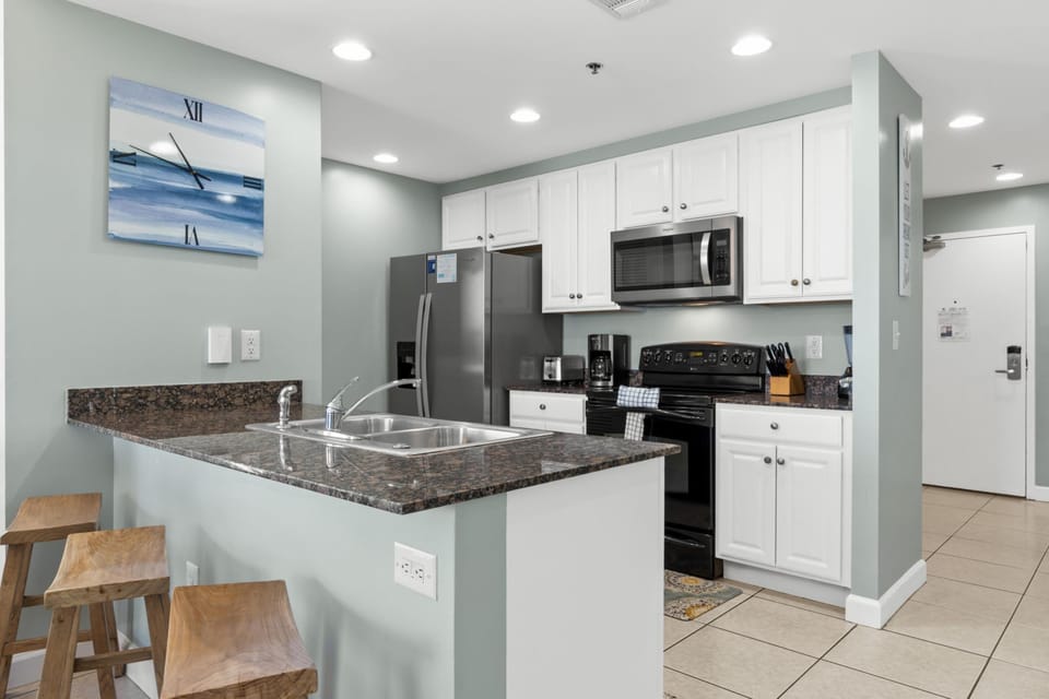 Kitchen with Breakfast Bar