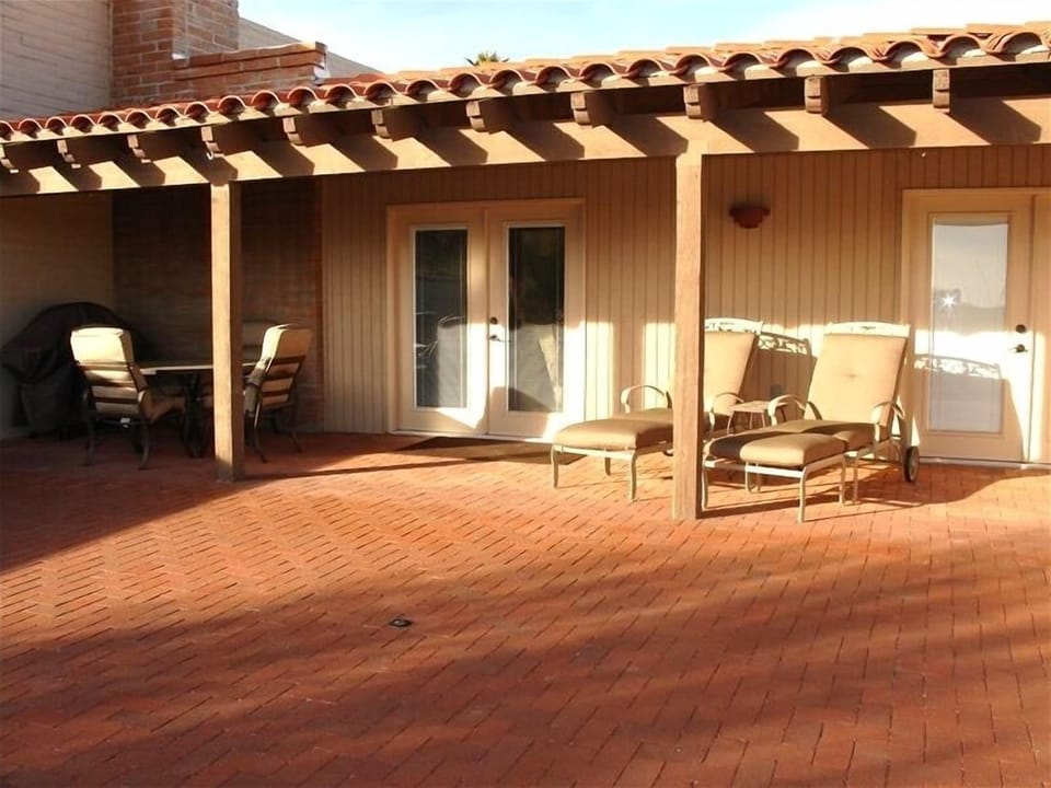 Enjoy entertaining on the back patio.  Also includes gas grill.