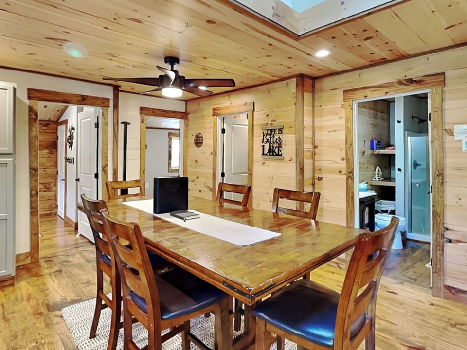 Dining Area - Seating for 6