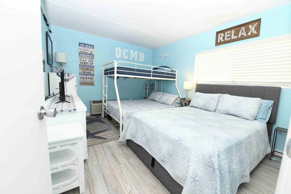 DOUBLE-AND-PYRAMID-BEDROO