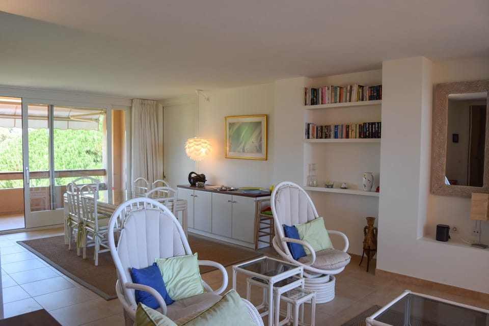 Apartment in front of the beach - Two  double rooms . pool-internet-parking.SPCB