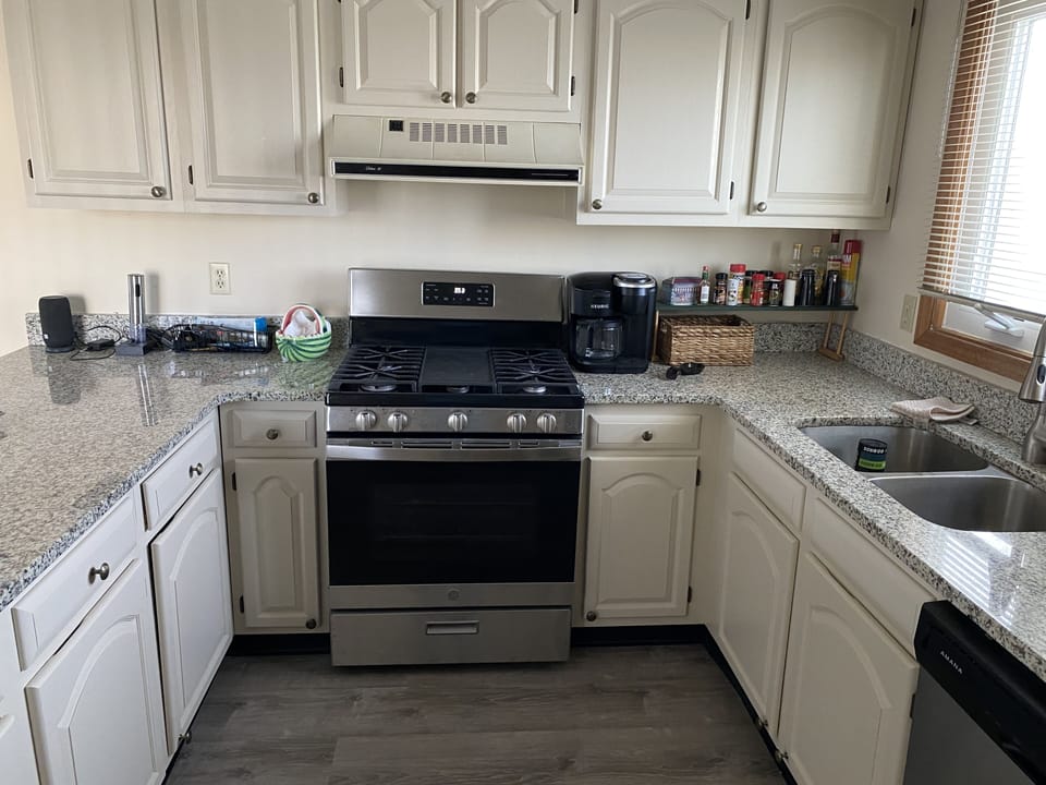 New modern GE Stove