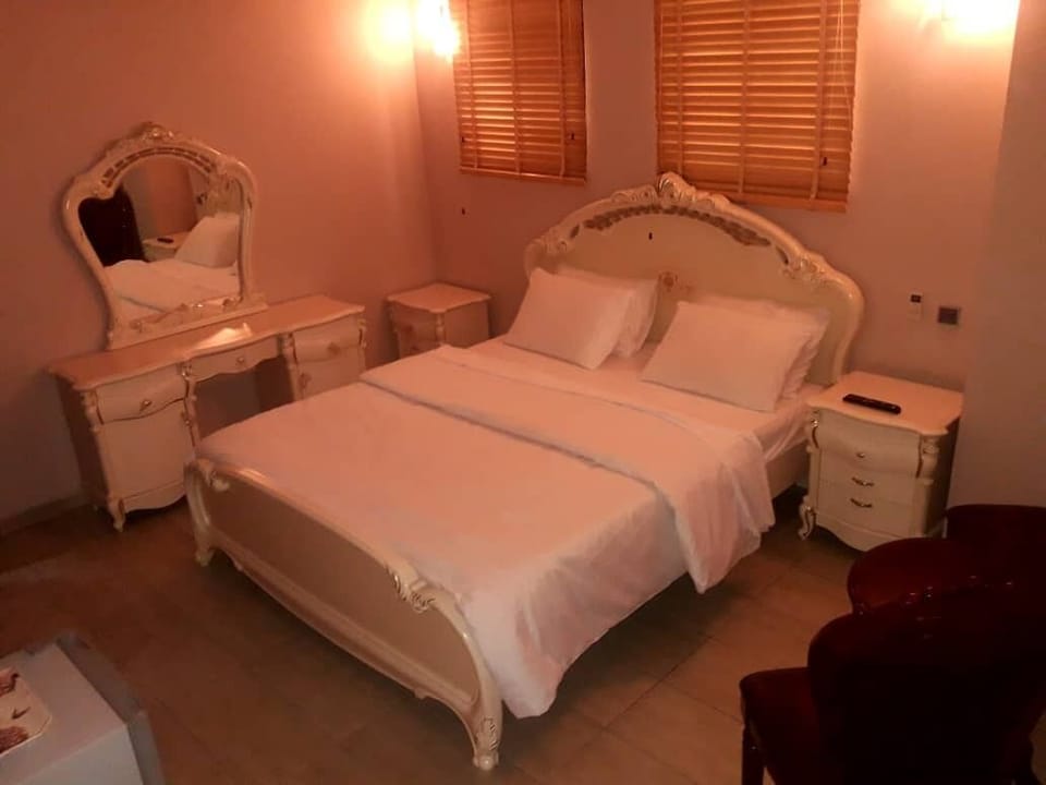Queen"s room
