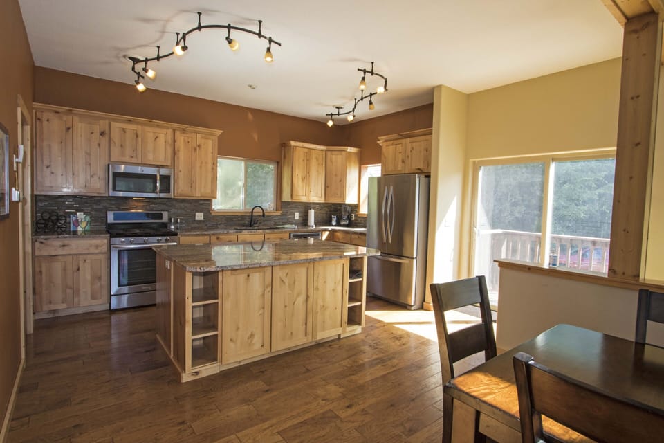 Kitchen/ dining area