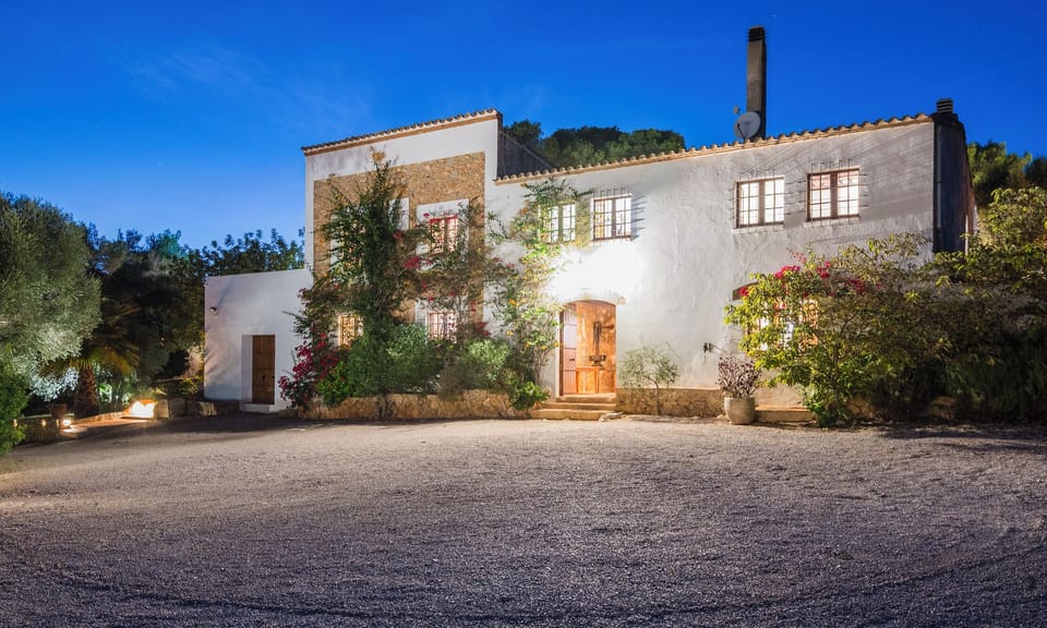 Mas Santo :Expansive gardens perfect for relaxing, yoga or outdoor gatherings