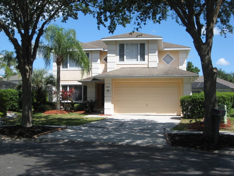 "Sunset Retreat"  Private Villa on Cul de Sac in Sunset Lakes Gated Community