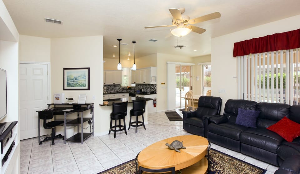 Open Plan Family Room with Hi Speed Internet Workstation & Breakfast Bar/Nook