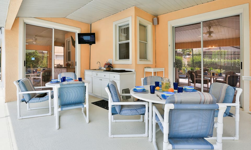 Two Large Lanais with TV,  Wet Bar, Built-in Electric Grill and Private Tiki Bar