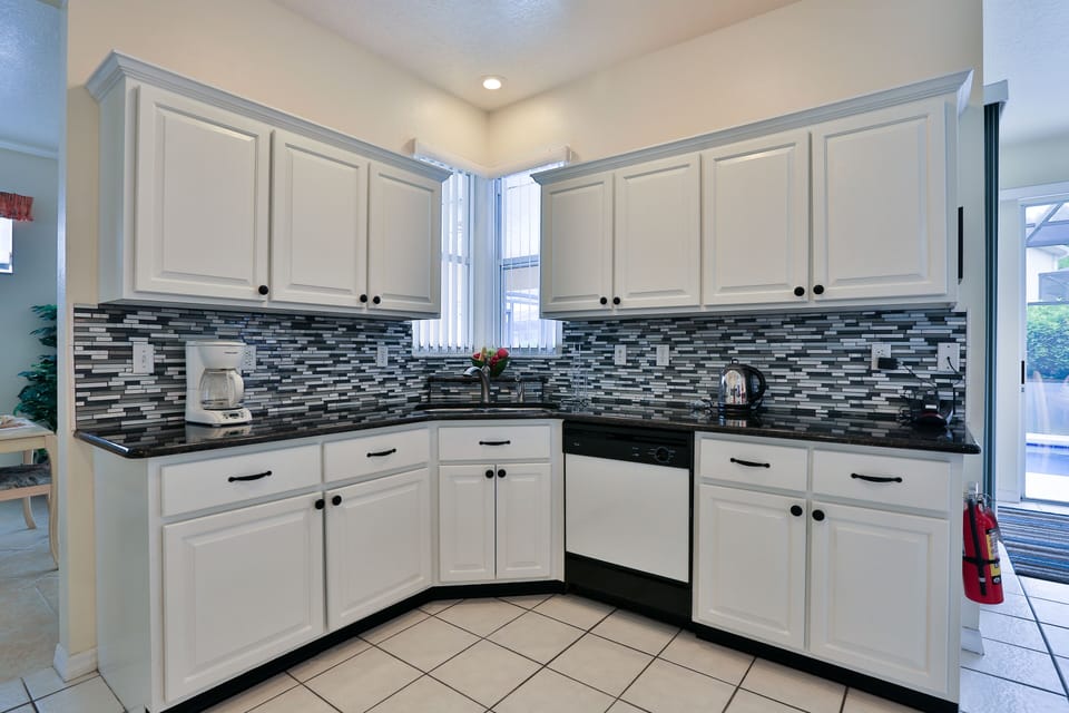 Newly Remodeled Large Kitchen with Granite Counter Tops