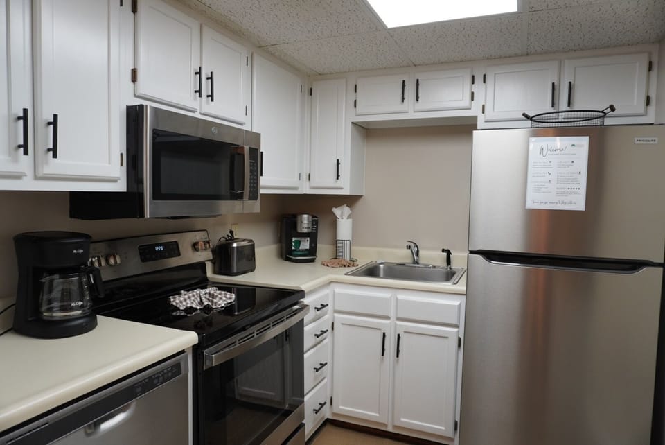 Appliance, Refrigerator, Microwave, Oven, Indoors