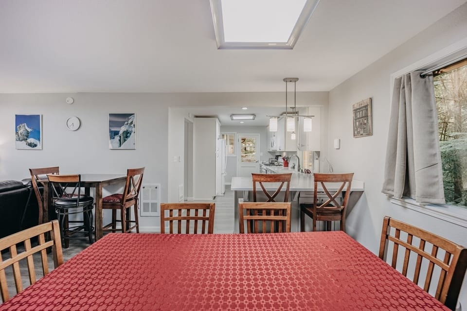 Dining Room, Dining Table, Furniture, Indoors, Table