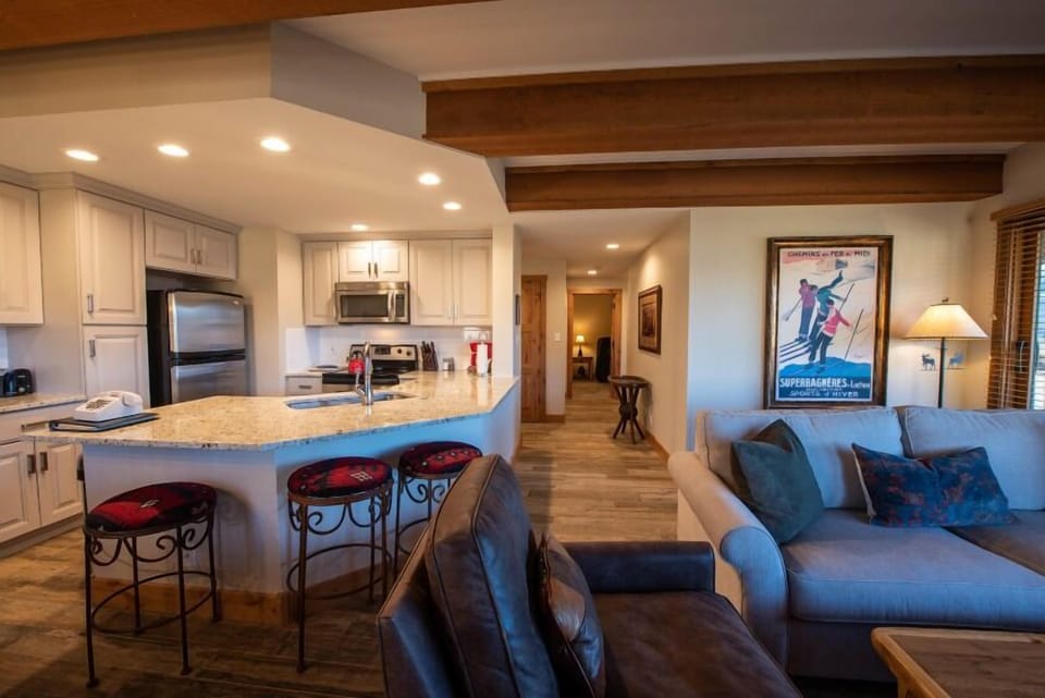 Room, Indoors, Couch, Furniture, Living Room