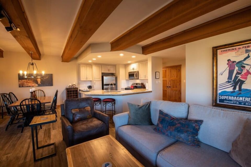 Living Room, Room, Indoors, Couch, Furniture