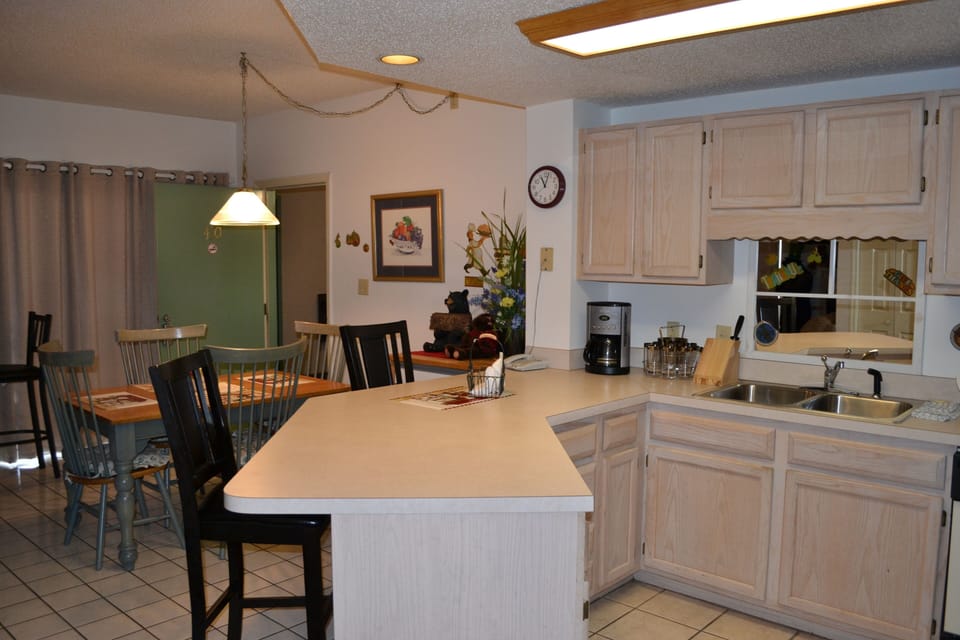 Chair, Furniture, Room, Indoors, Flooring