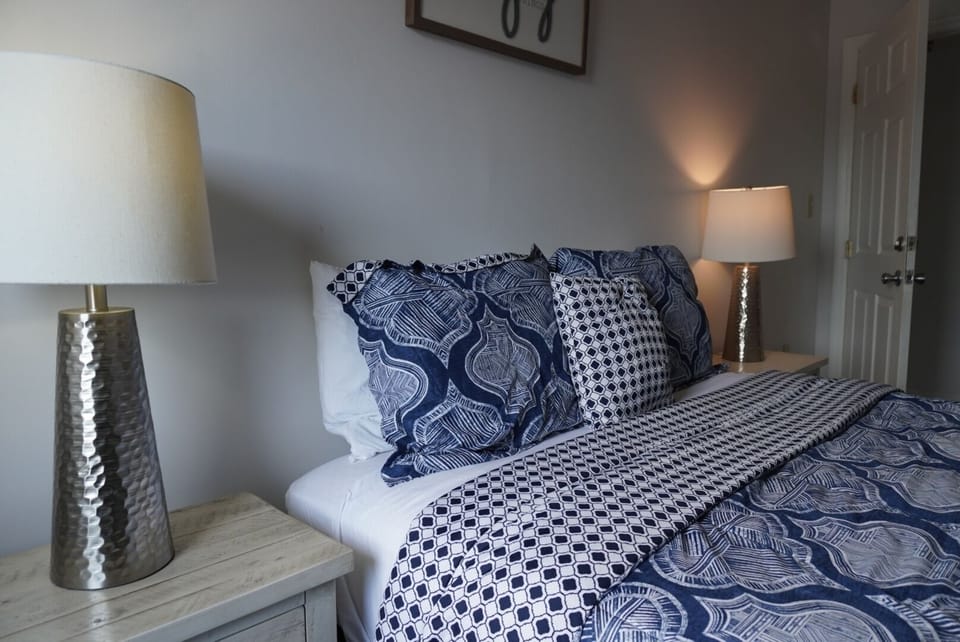 Lamp, Cushion, Home Decor, Table Lamp, Bed