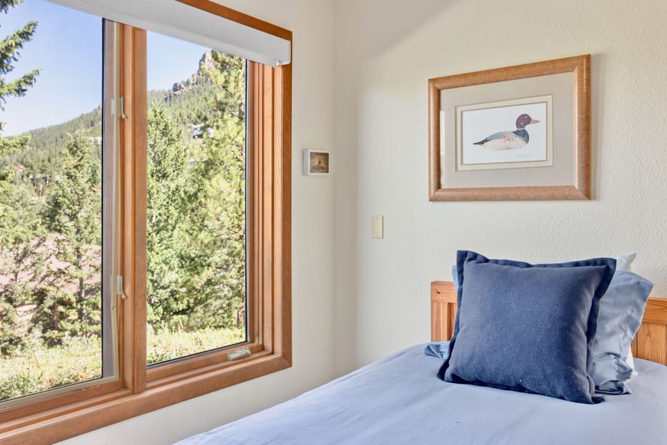 Cushion, Home Decor, Window, Pillow, Bed