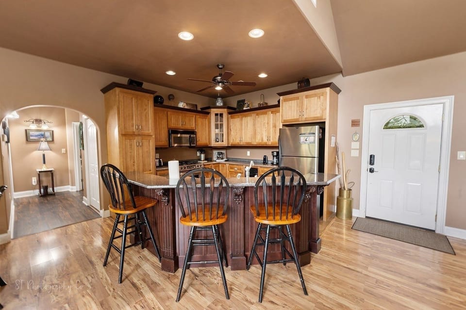 Indoors, Hardwood, Architecture, Building, Dining Room