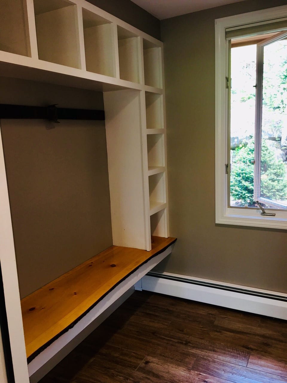 Large entryway for all your ski and hiking gear!