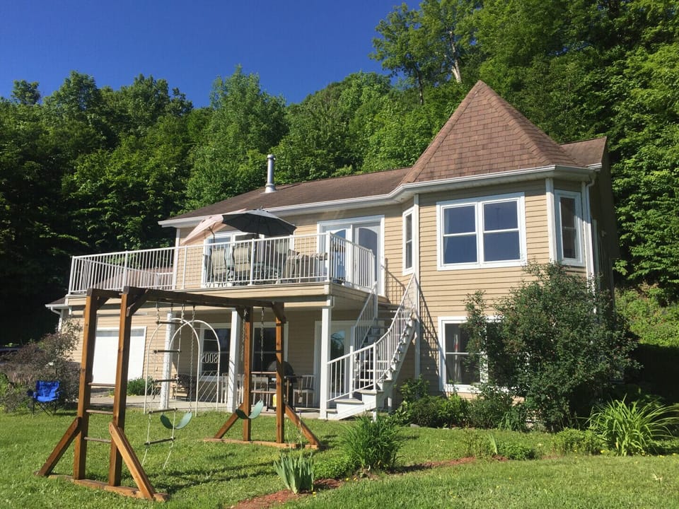 Built in 2003, this cottage is part of a 100 acre estate.